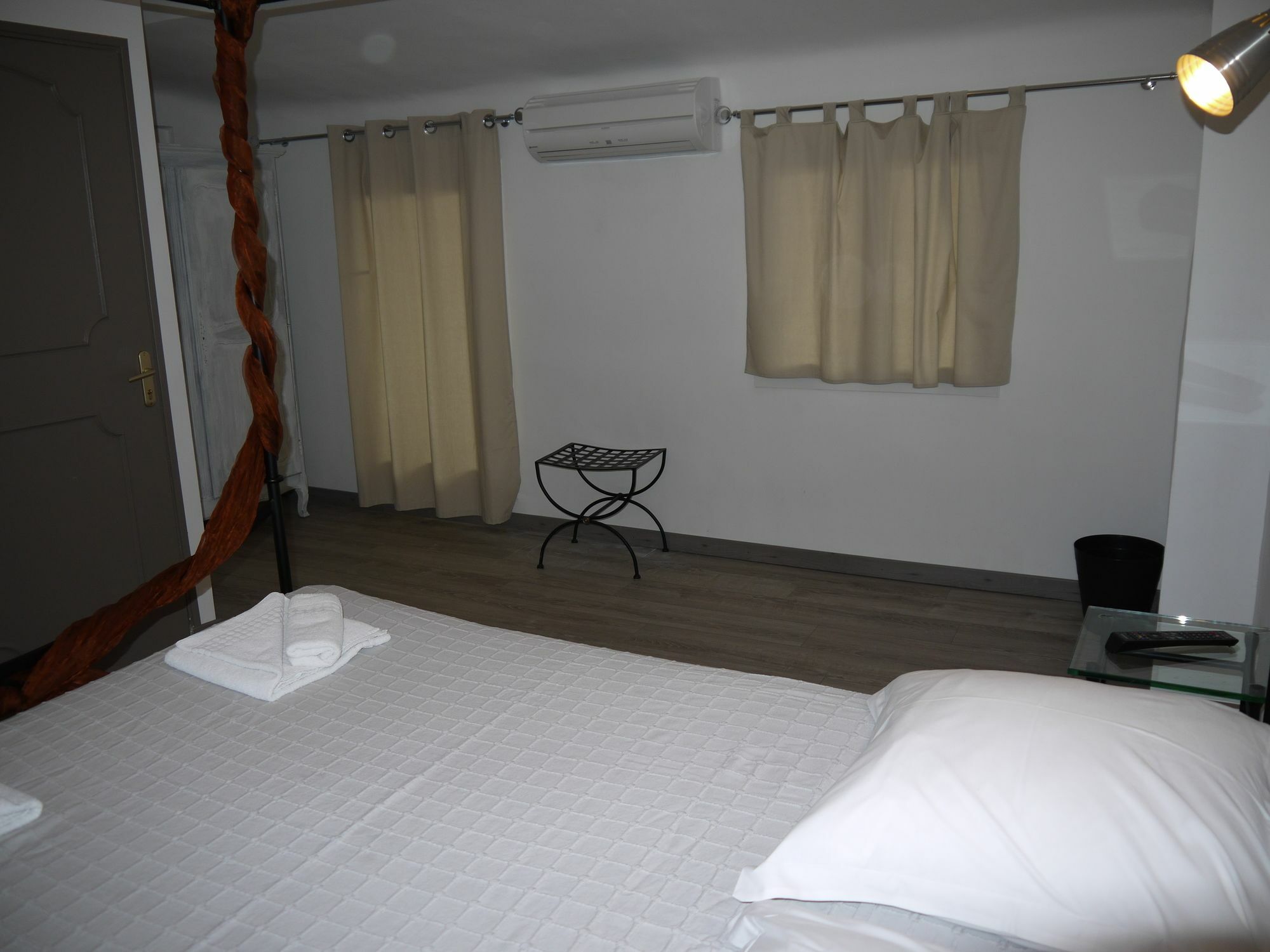 Hotel Portalet Hyères Esterno foto